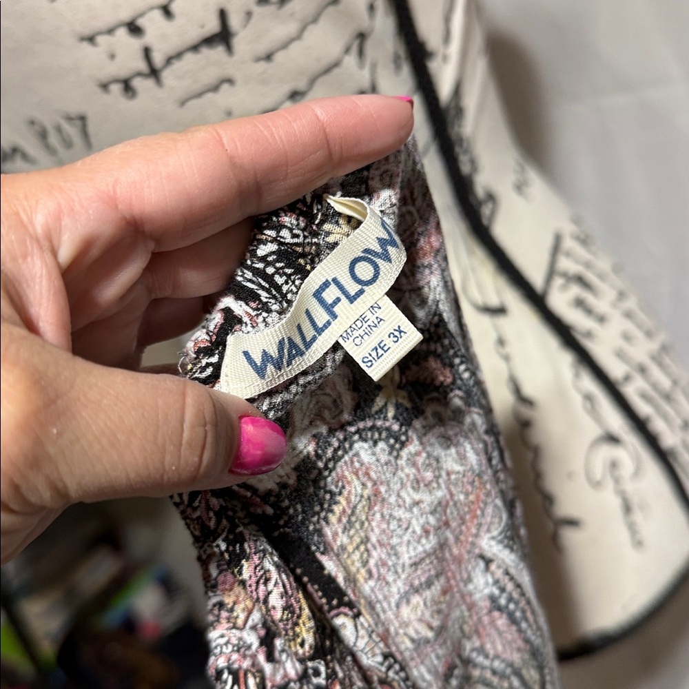 Wallflower Paisley Dress in Black and Pink - Picture 4 of 4